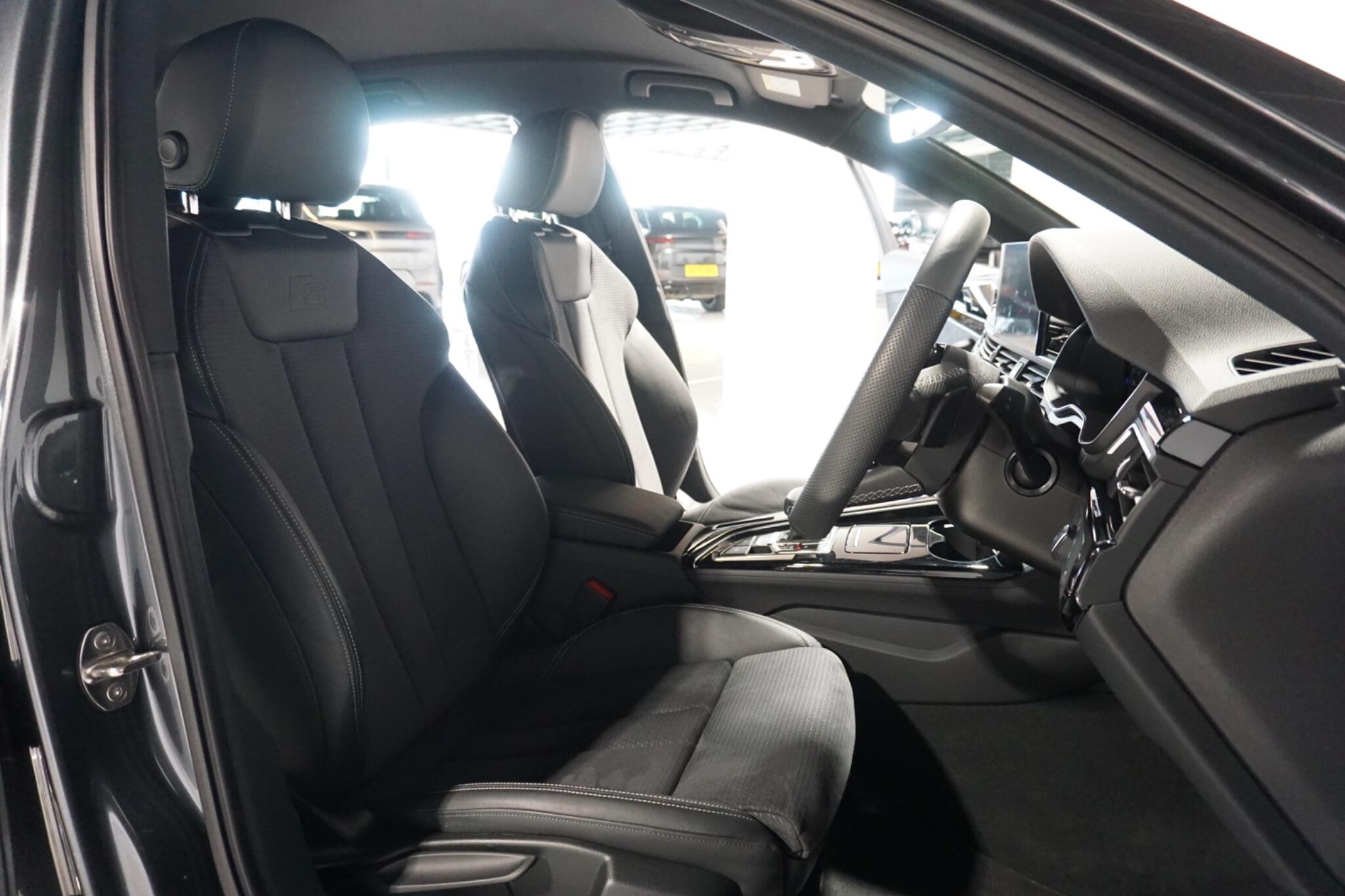 Audi A4 2.0 TDI 40 Black Edition Saloon 4dr Diesel S Tronic quattro Euro 6 (s/s) (204 ps)